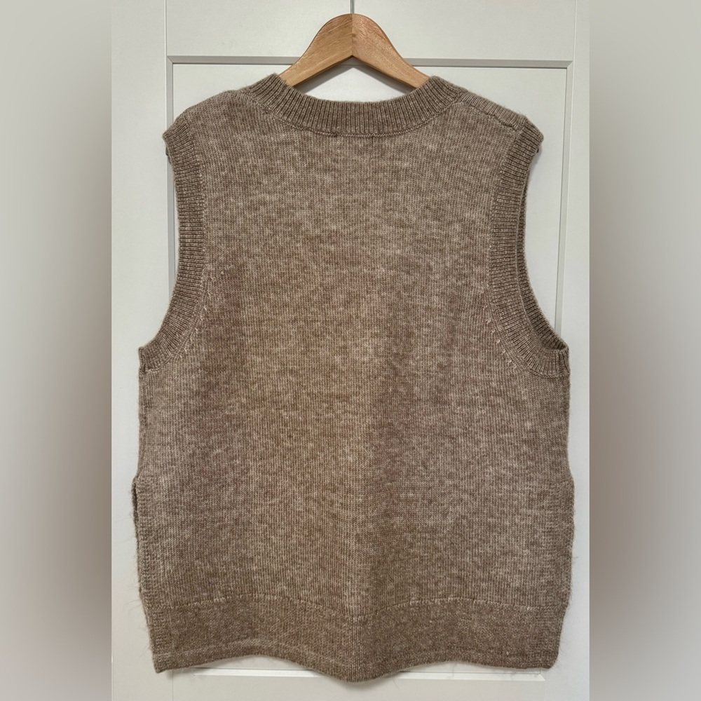 H&M Women's Sweater Vest in Taupe Melange - Size: S - NWT! - Picture 4 of 7